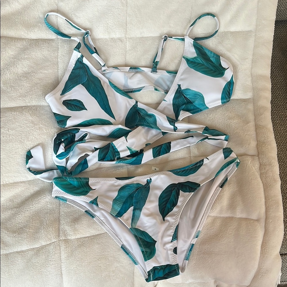 Cupshe Green Leaf Print Bikini